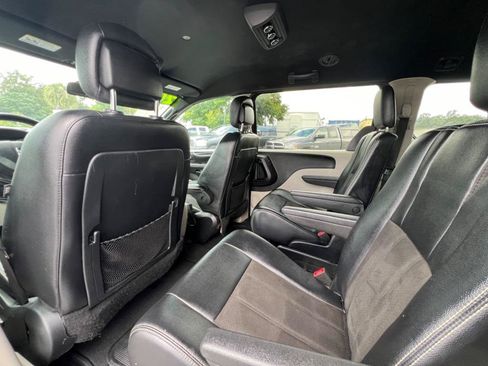 Used 2020 Dodge Grand Caravan SXT FWD image 12