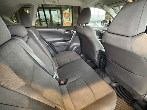 Used 2021 Toyota RAV4 XLE image 27