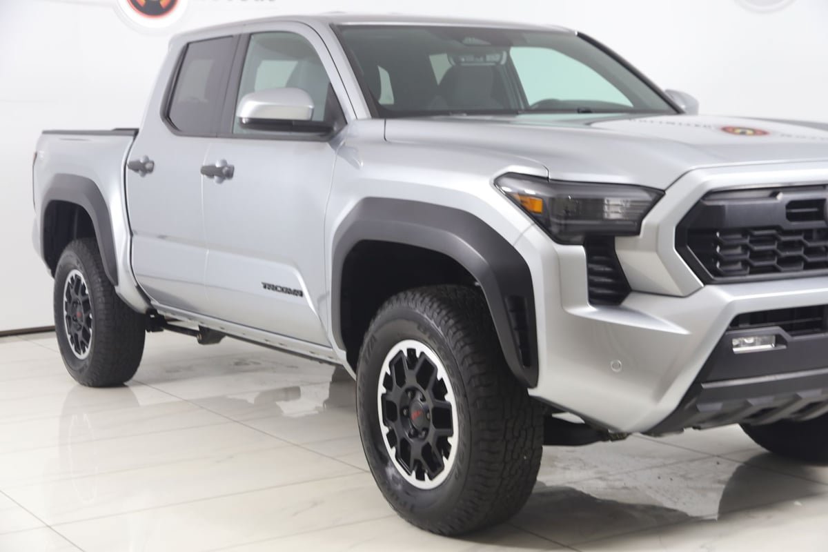 Used 2024 Toyota Tacoma TRD Off-Road AWD/4WD image 33