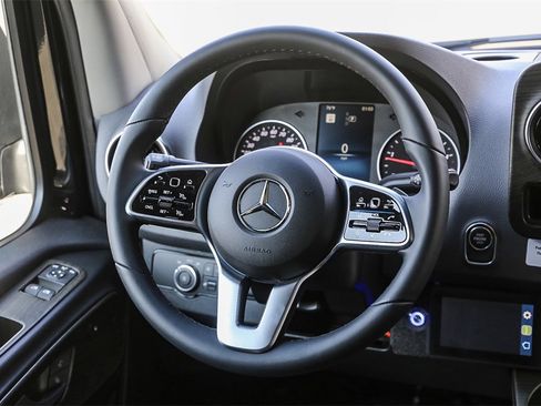 Used 2023 Mercedes-Benz Sprinter 2500 image 19