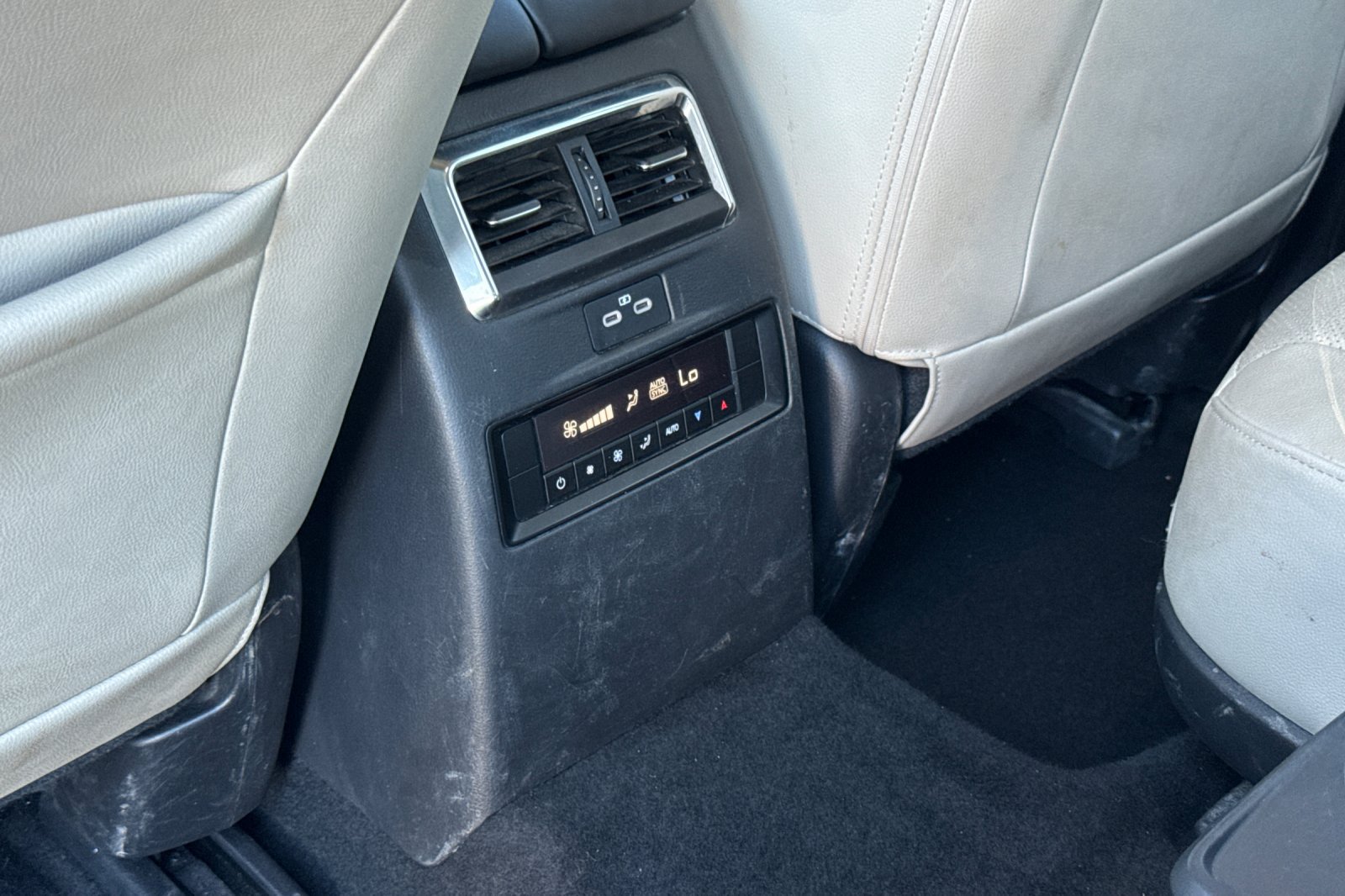 Used 2024 MAZDA CX-90 Plug-In Hybrid w/ Preferred AWD/4WD image 44