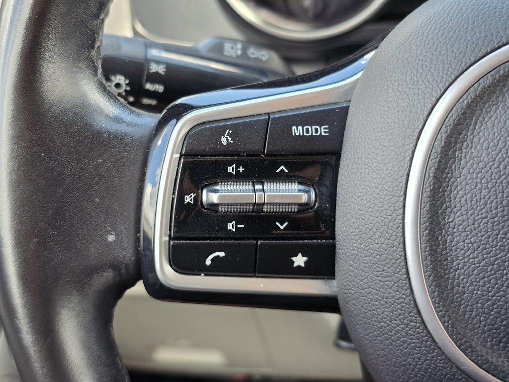 Certified 2022 Kia Carnival LX FWD image 31