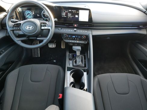 Certified 2025 Hyundai Elantra SEL image 10