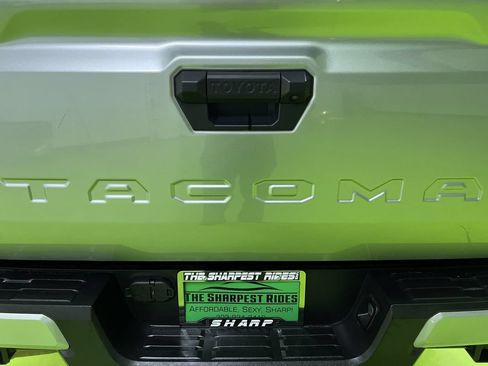 Used 2025 Toyota Tacoma TRD Off-Road AWD/4WD image 13