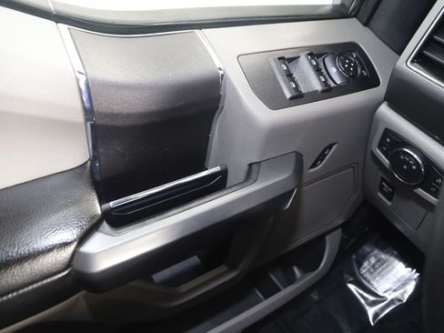 Used 2018 Ford F150 XLT AWD/4WD image 26