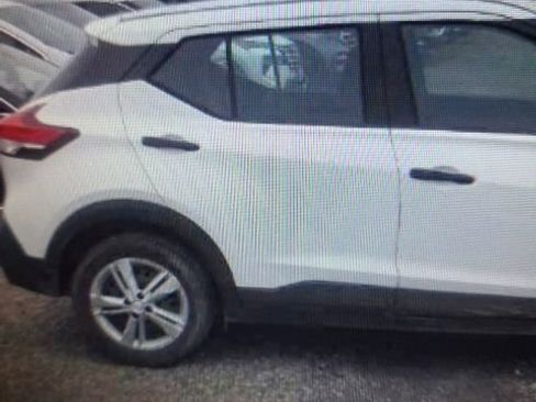 Used 2020 Nissan Kicks S FWD image 19
