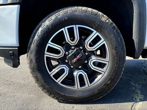 Used 2023 GMC Sierra 2500 AT4 w/ AT4 Premium Plus Package image 8