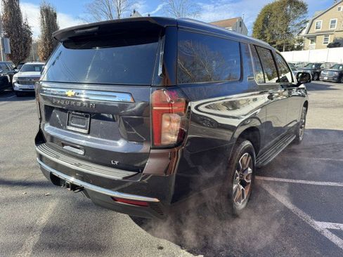 Certified 2022 Chevrolet Suburban LT w/ Luxury Package image 5