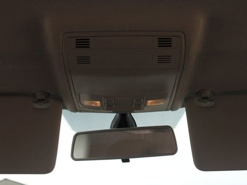 Used 2019 Volkswagen Tiguan SE image 41