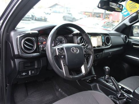 Used 2018 Toyota Tacoma TRD Off-Road image 22