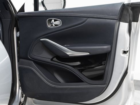 Used 2022 Aston Martin DBX image 35