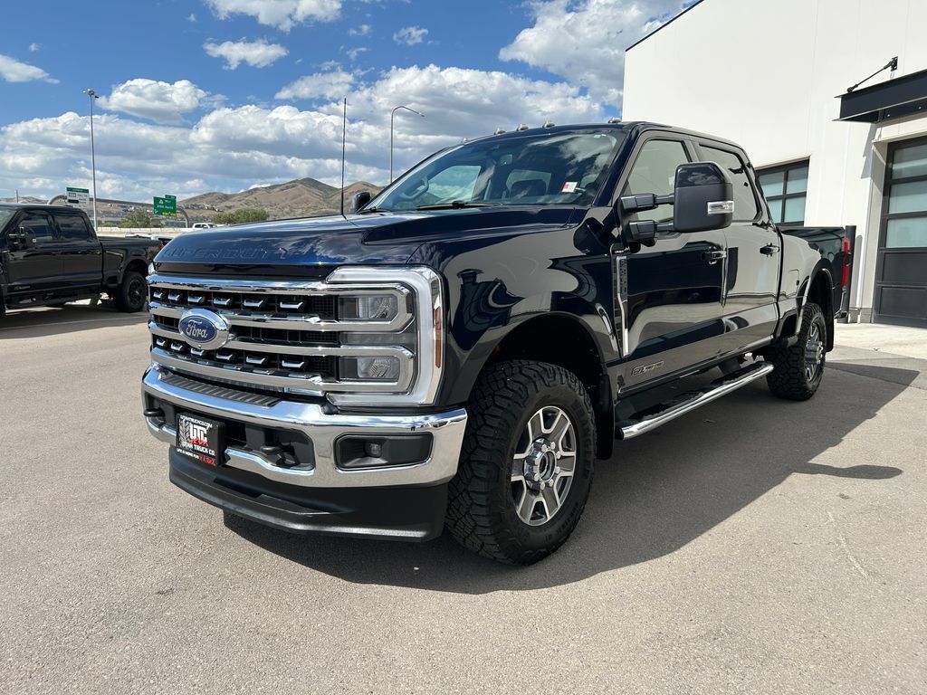 Used 2025 Ford F350 Lariat AWD/4WD image 2
