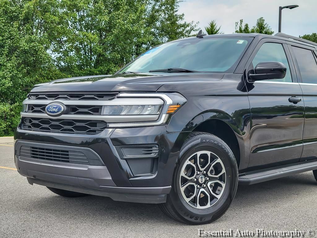 Used 2024 Ford Expedition XLT AWD/4WD image 2