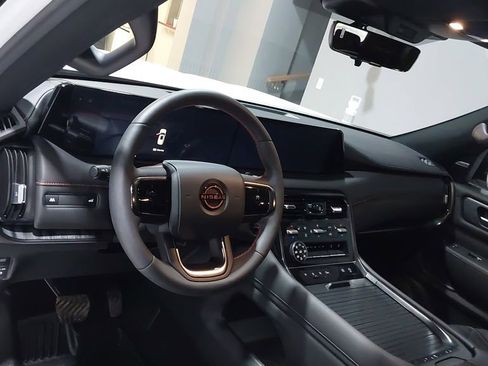 Used 2025 Nissan Armada PRO-4X image 18