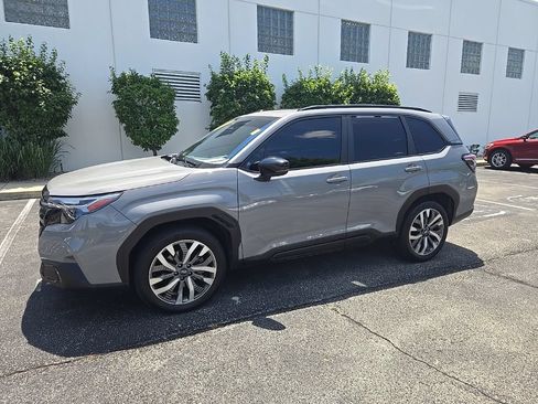 Used 2025 Subaru Forester Touring AWD/4WD image 2