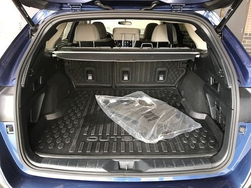 Used 2023 Subaru Outback Premium AWD/4WD image 9