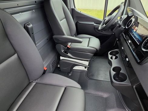 New 2026 Mercedes-Benz Sprinter 2500 image 11