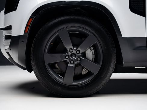 Used 2023 Land Rover Defender 130 SE image 20