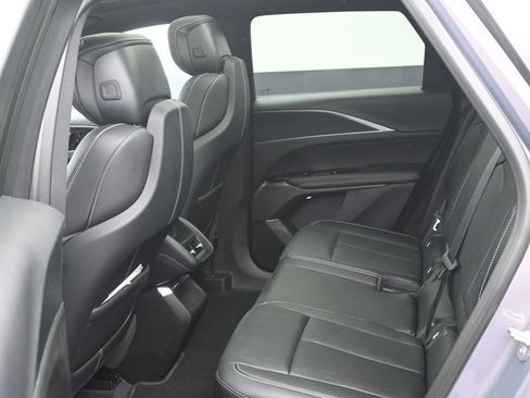 Used 2025 Cadillac Lyriq Luxury image 13