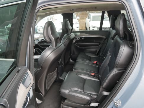 Used 2022 Volvo XC90 T8 Inscription image 11