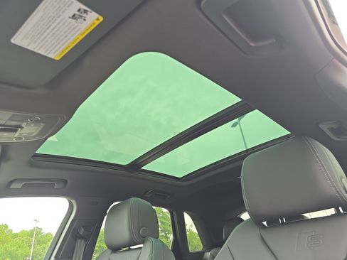 New 2025 Audi Q3 2.0T Premium image 28