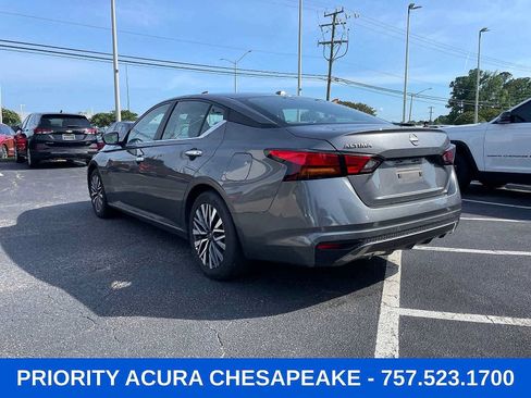 Used 2025 Nissan Altima 2.5 SV FWD image 2