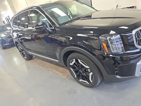 Used 2024 Kia Telluride EX w/ EX Captain's Chair Package FWD image 1