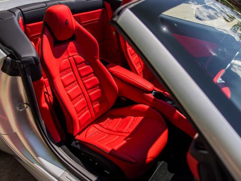Used 2015 Ferrari California T image 21