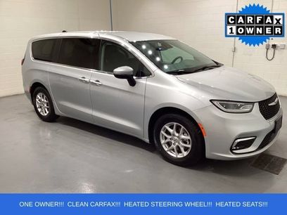 Used 2023 Chrysler Pacifica Touring-L