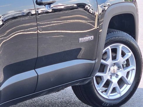 Used 2023 Jeep Renegade Latitude AWD/4WD image 12