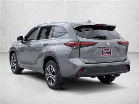 New 2026 Toyota Highlander XLE image 9