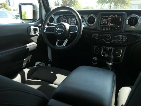 Used 2023 Jeep Wrangler Unlimited Sahara w/ LED Lighting Group AWD/4WD image 23