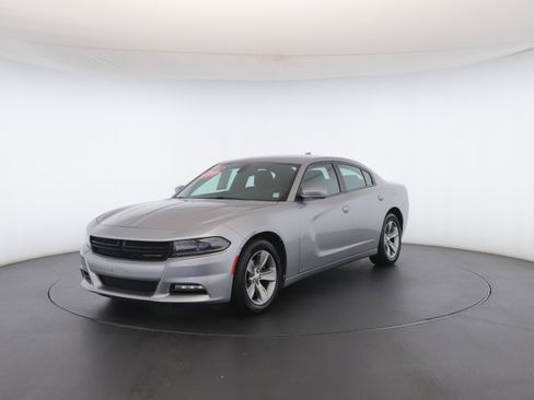 Used 2016 Dodge Charger SXT image 38