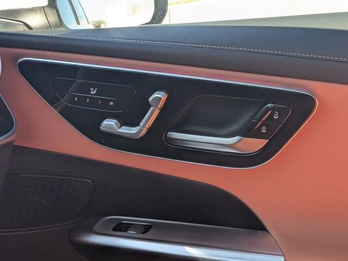 Used 2025 Mercedes-Benz GLC 350e 4MATIC image 28