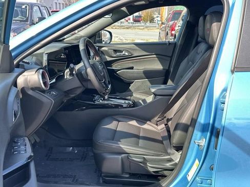 Used 2025 Chevrolet Trax RS image 17