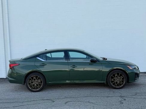 Used 2025 Nissan Altima 2.5 SR AWD/4WD image 3