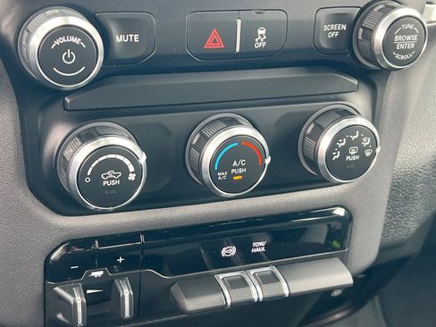 Used 2022 RAM 2500 Big Horn w/ Cold Weather Group image 16