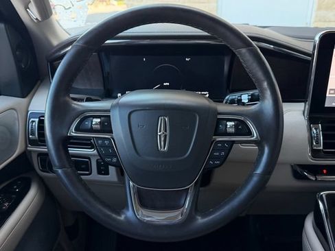 Used 2021 Lincoln Navigator L Reserve w/ Luxury Package RWD image 11