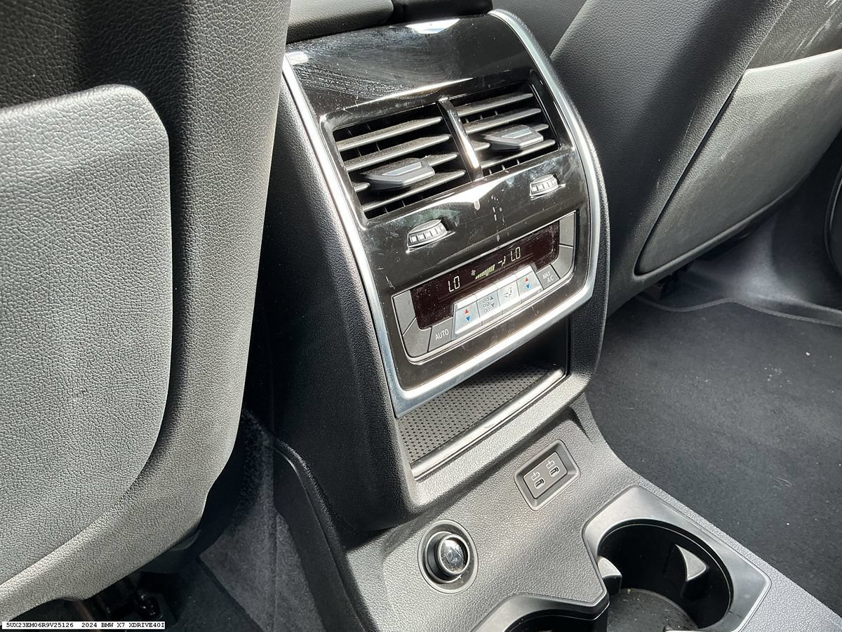 Used 2024 BMW X7 xDrive40i w/ M Sport Package AWD/4WD image 17