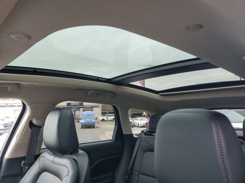 New 2026 Lincoln Corsair Premiere image 11