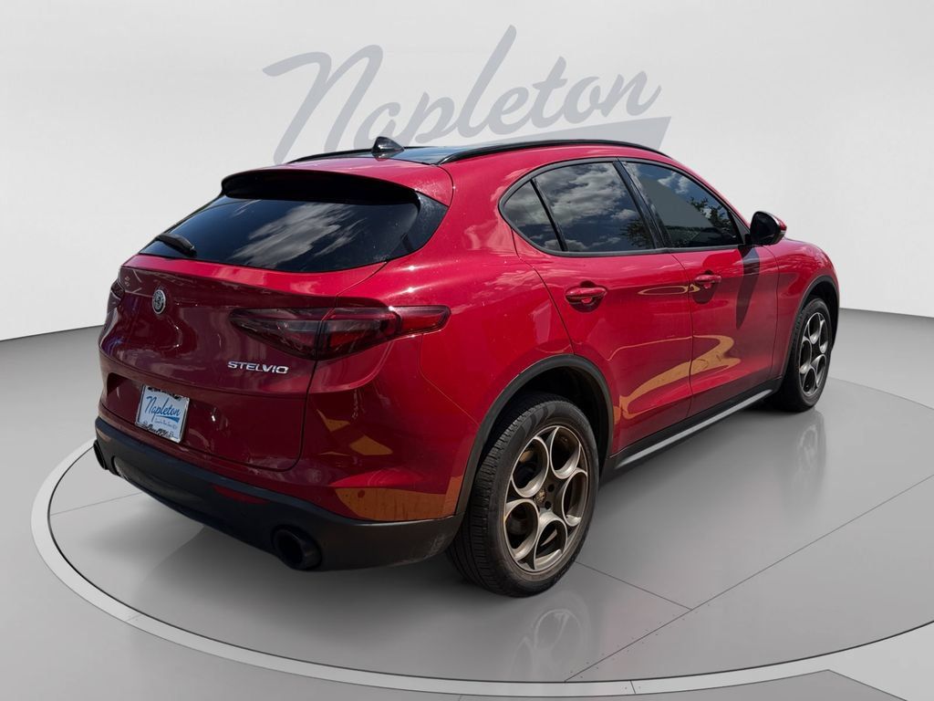 Used 2023 Alfa Romeo Stelvio Sprint AWD/4WD image 6