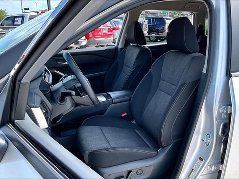 Certified 2025 Nissan Rogue SV FWD image 8