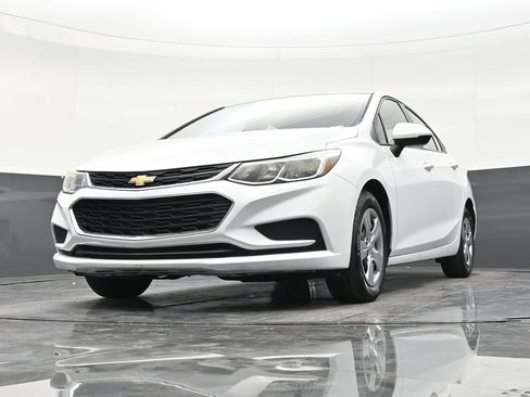 Used 2017 Chevrolet Cruze LS FWD image 27