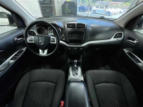 Used 2018 Dodge Journey SE w/ Connectivity Group FWD image 19