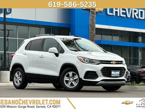 Used 2022 Chevrolet Trax LT w/ LT Convenience Package image 1