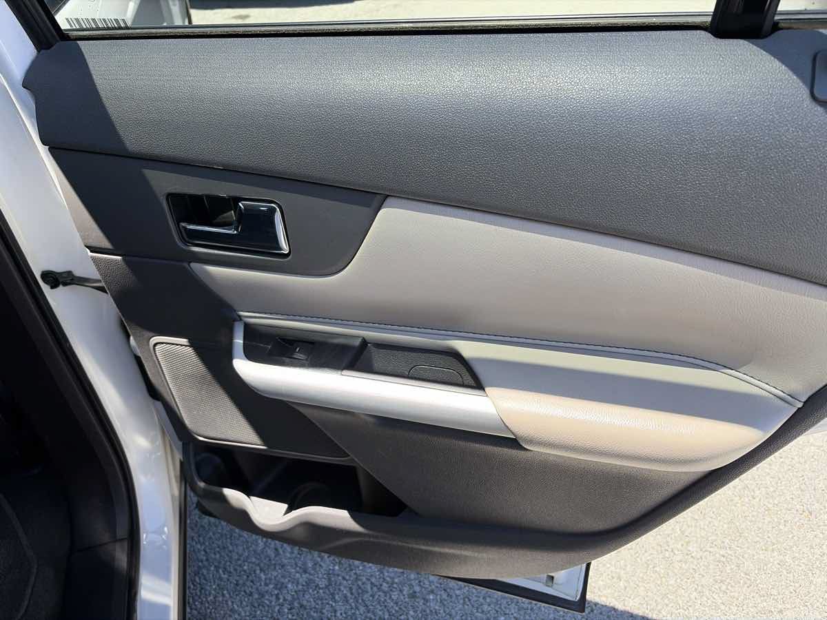 Used 2013 Ford Edge SE FWD image 22
