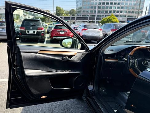 Used 2013 Lexus ES 300h w/ Luxury Pkg FWD image 9