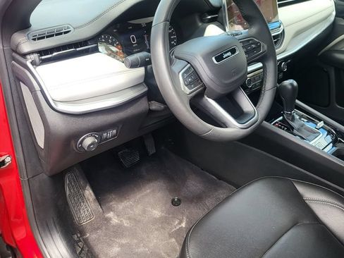 Used 2025 Jeep Compass Limited AWD/4WD image 3