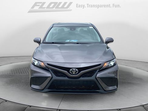 Used 2021 Toyota Camry SE w/ Convenience Package FWD image 3