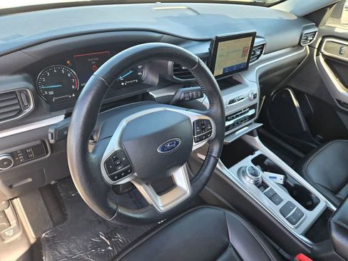 Used 2023 Ford Explorer XLT w/ Equipment Group 202A RWD image 10